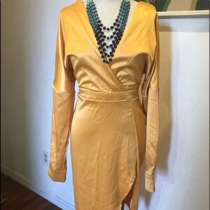 Long sleeve Satin dress size M ⭐